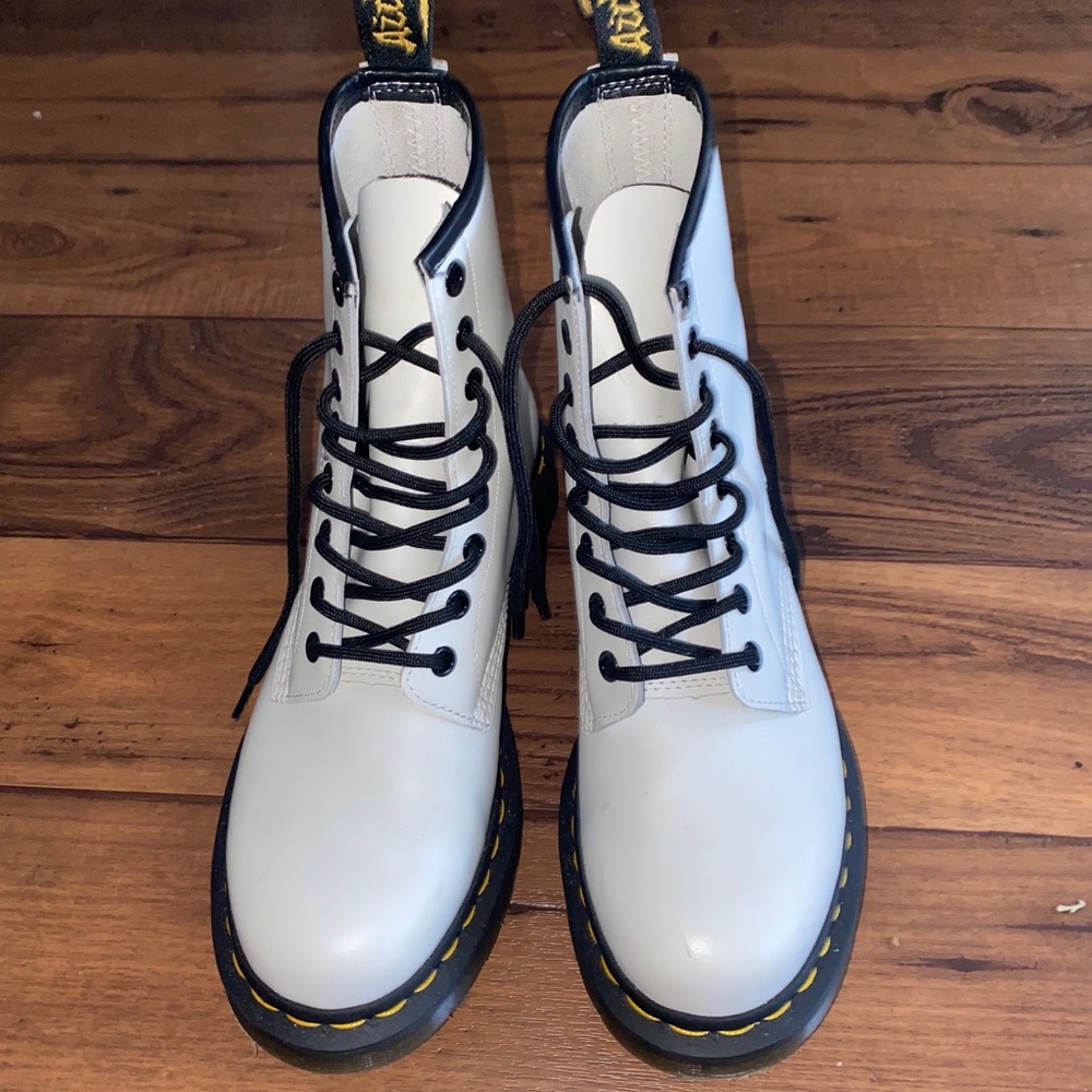 Women’s Doc Martens!